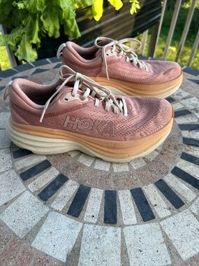 Hoka women’s Bondi 8 size 8.5